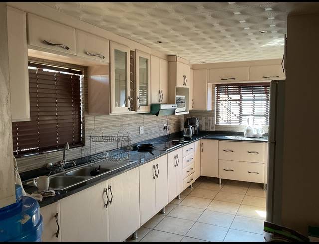 4 BEDROOM HOUSE TO LET IN PROCLAMATION HILL